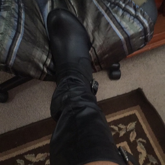 Jessicia Simpson cowboys riding Torta boots. - Picture 2 of 6